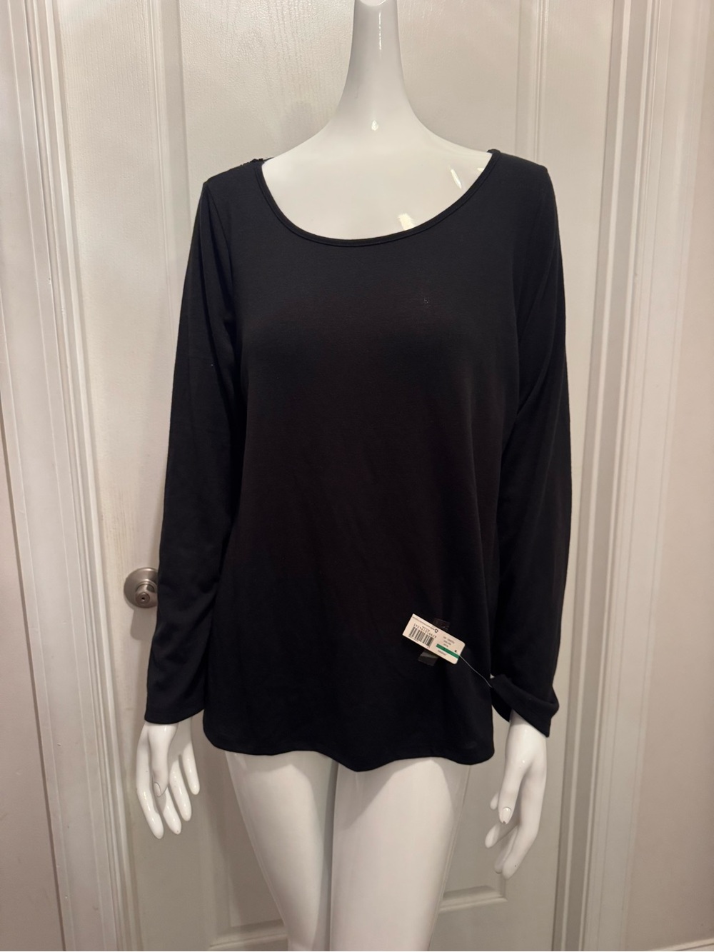 new directions Black Scoop Neck Long-Sleeve Top